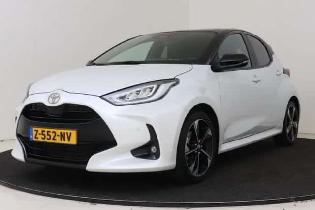 Toyota Yaris (2024) thumbnail 1