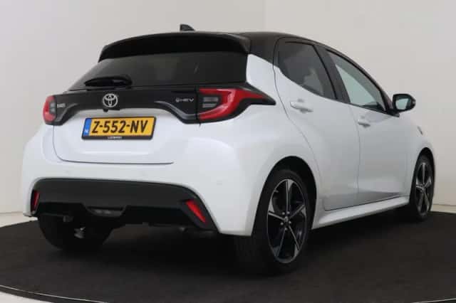 Toyota Yaris (2024) thumbnail 2