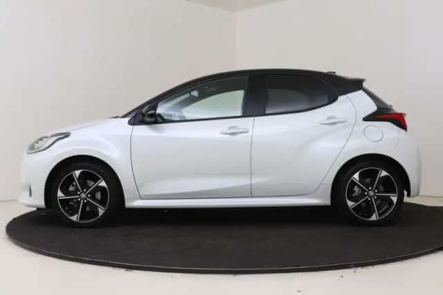 Toyota Yaris (2024) thumbnail 3