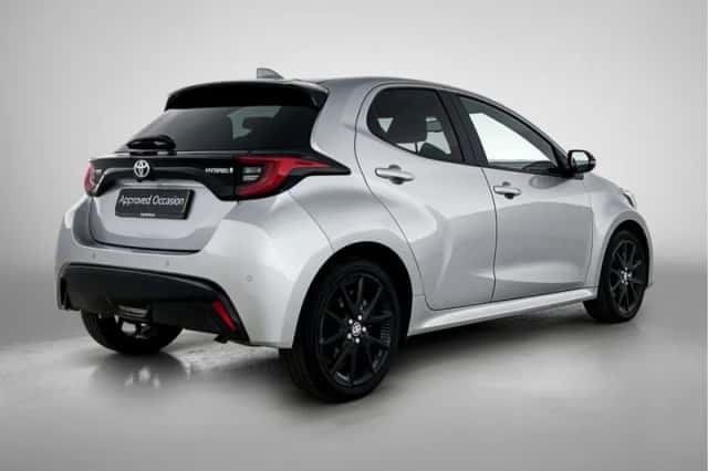 Toyota Yaris (2022) thumbnail 2