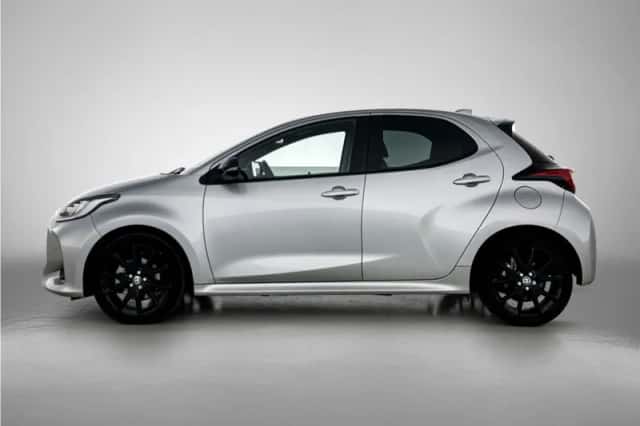 Toyota Yaris (2022) thumbnail 3
