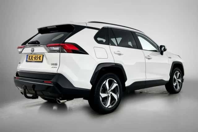 Toyota RAV4 (2021) thumbnail 2