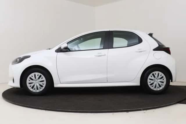 Toyota Yaris (2022) thumbnail 3