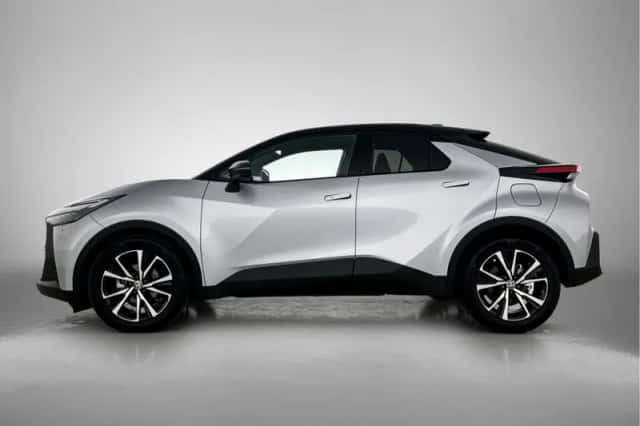 Toyota C-HR (2024) thumbnail 3