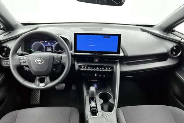 Toyota C-HR (2024) thumbnail 4