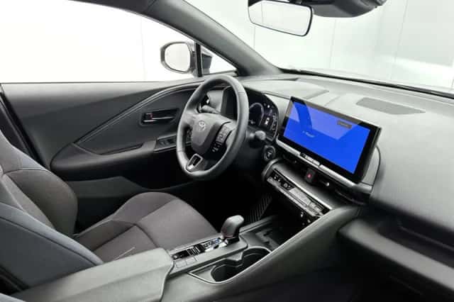 Toyota C-HR (2024) thumbnail 6