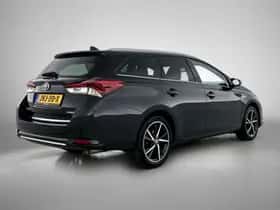 Toyota Auris (2016) thumbnail 2