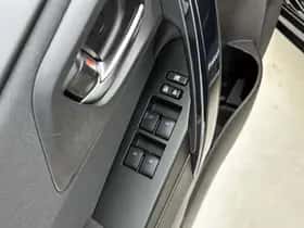 Toyota Auris (2016) thumbnail 22