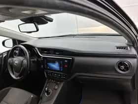 Toyota Auris (2016) thumbnail 6
