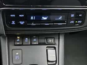 Toyota Auris (2016) thumbnail 9