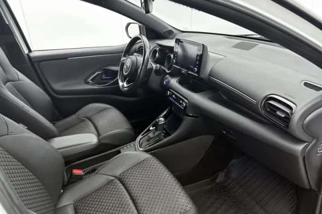 Toyota Yaris (2022) thumbnail 6
