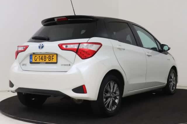 Toyota Yaris (2019) thumbnail 2