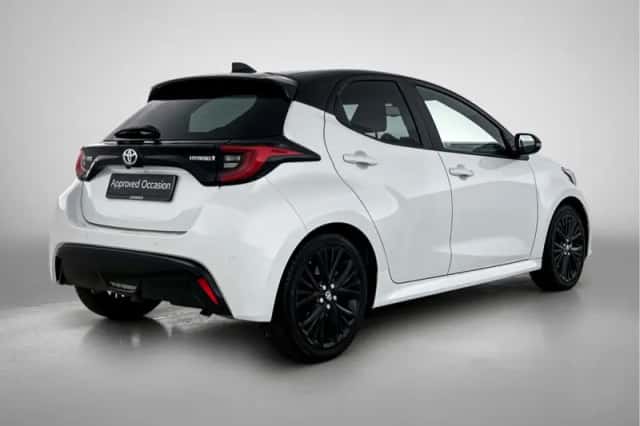 Toyota Yaris (2023) thumbnail 2