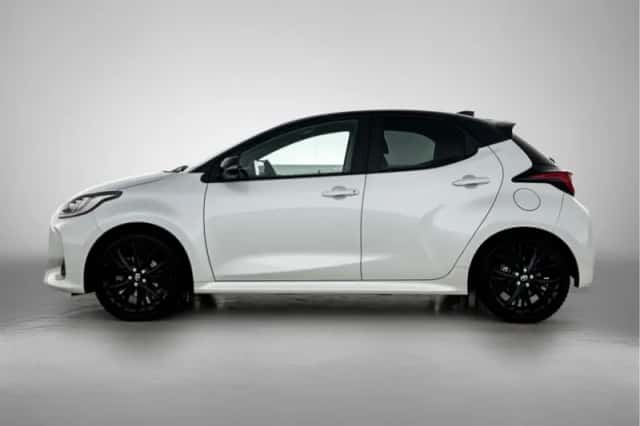 Toyota Yaris (2023) thumbnail 3