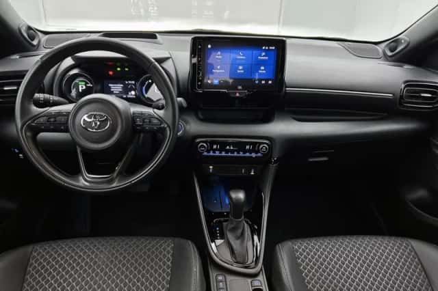 Toyota Yaris (2023) thumbnail 4