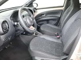 Toyota Aygo (2022) thumbnail 29