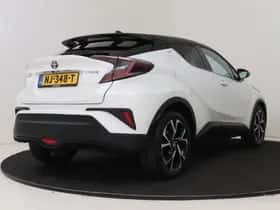 Toyota C-HR (2017) thumbnail 2