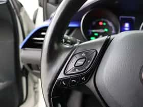 Toyota C-HR (2017) thumbnail 13