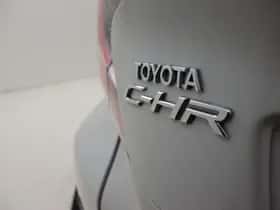Toyota C-HR (2017) thumbnail 33