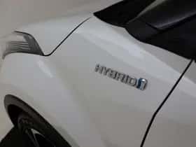 Toyota C-HR (2017) thumbnail 5