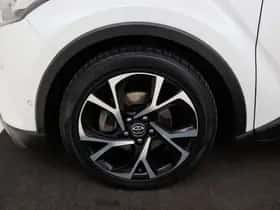 Toyota C-HR (2017) thumbnail 6