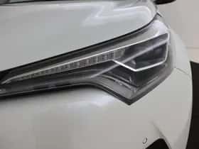 Toyota C-HR (2017) thumbnail 9
