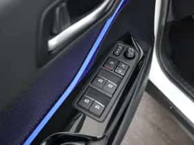 Toyota C-HR (2017) thumbnail 10