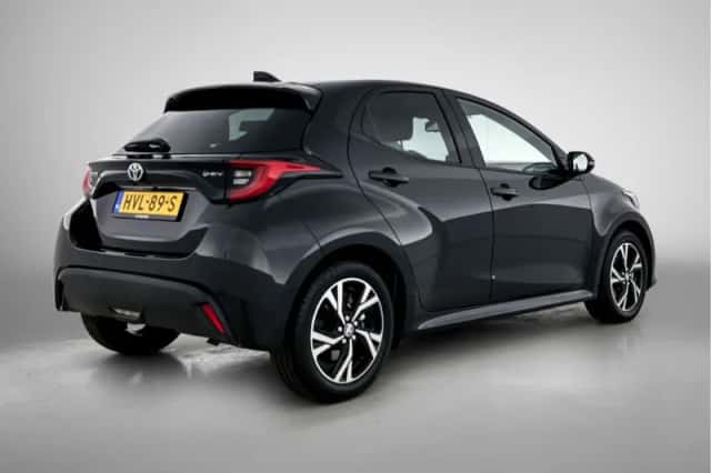 Toyota Yaris (2025) thumbnail 2