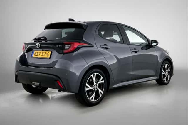 Toyota Yaris (2025) thumbnail 2