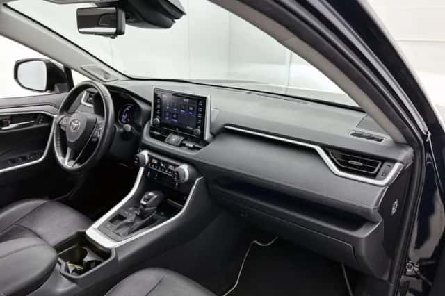 Toyota RAV4 (2020) thumbnail 6