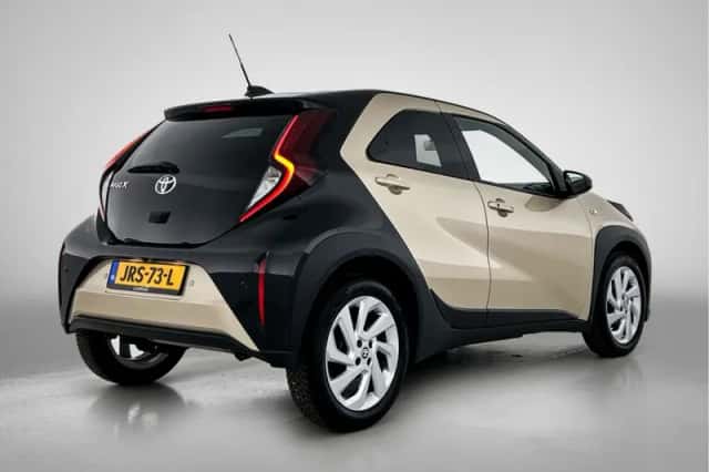 Toyota Aygo (2022) thumbnail 2