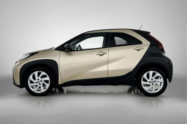 Toyota Aygo (2022) thumbnail 3