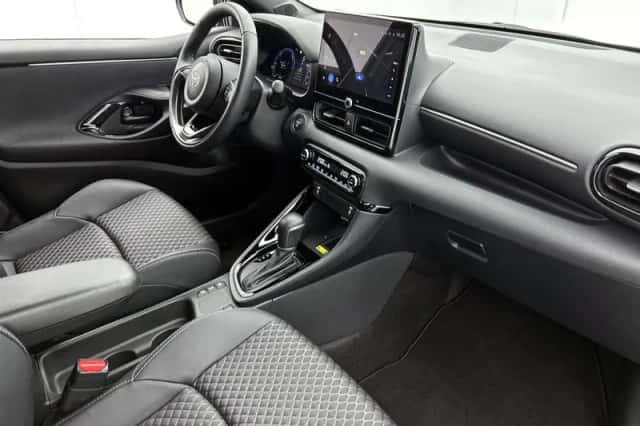 Toyota Yaris (2024) thumbnail 6