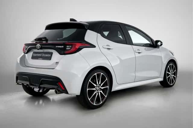 Toyota Yaris (2022) thumbnail 2