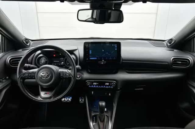 Toyota Yaris (2022) thumbnail 4