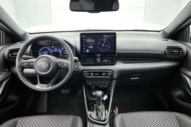 Toyota Yaris (2025) thumbnail 4