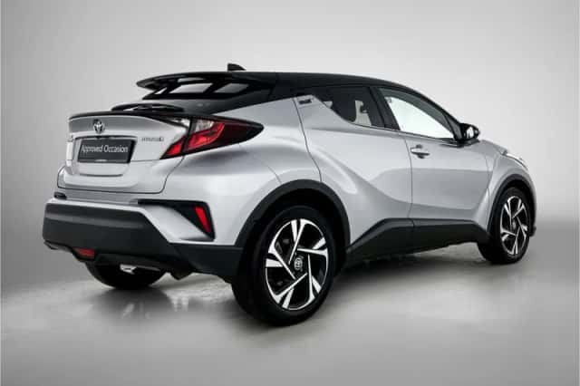 Toyota C-HR (2022) thumbnail 2