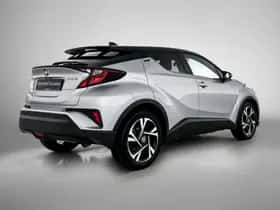Toyota C-HR (2022) thumbnail 2