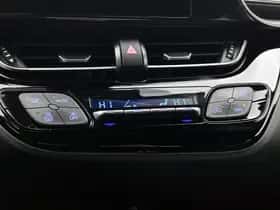 Toyota C-HR (2022) thumbnail 9