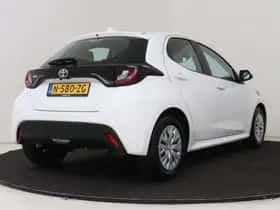 Toyota Yaris (2022) thumbnail 2