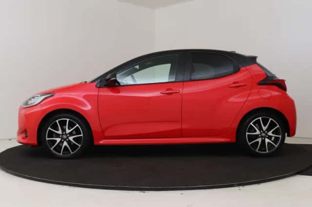 Toyota Yaris (2020) thumbnail 3