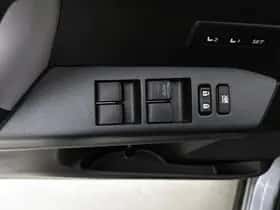 Toyota RAV4 (2017) thumbnail 23