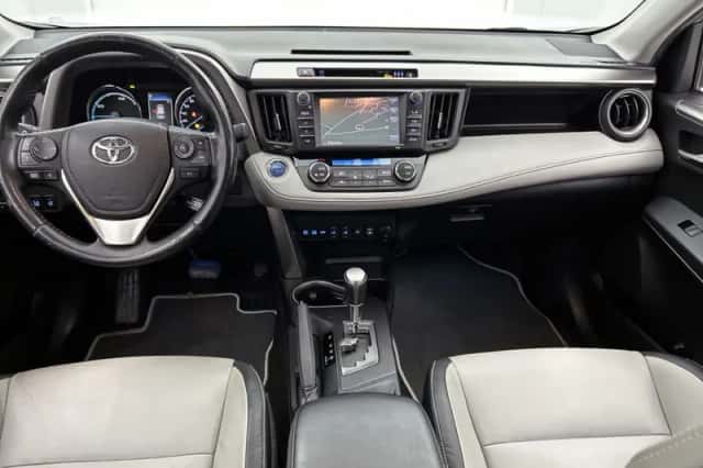 Toyota RAV4 (2017) thumbnail 4