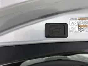 Toyota RAV4 (2017) thumbnail 33