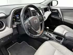 Toyota RAV4 (2017) thumbnail 38