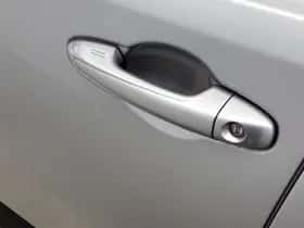 Toyota RAV4 (2017) thumbnail 41