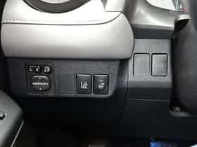 Toyota RAV4 (2017) thumbnail 42