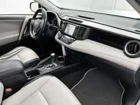 Toyota RAV4 (2017) thumbnail 6