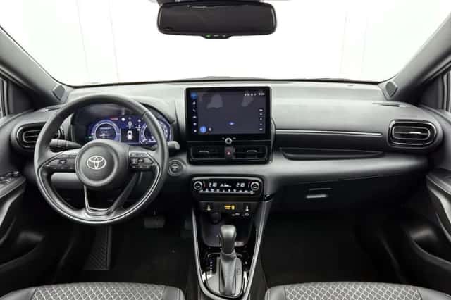 Toyota Yaris (2024) thumbnail 4