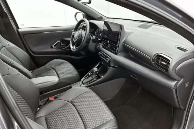 Toyota Yaris (2024) thumbnail 6